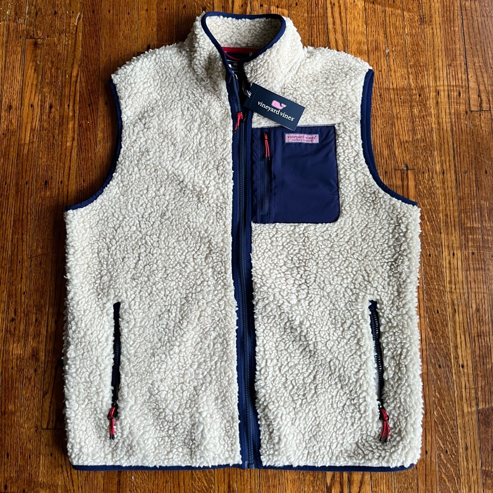 Large Vineyard Vines sherpa vest. Tags still on